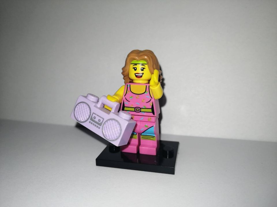 Lego® Fitnesstrainerin - Minifiguren Serie 5 - 8805 in Elsterwerda