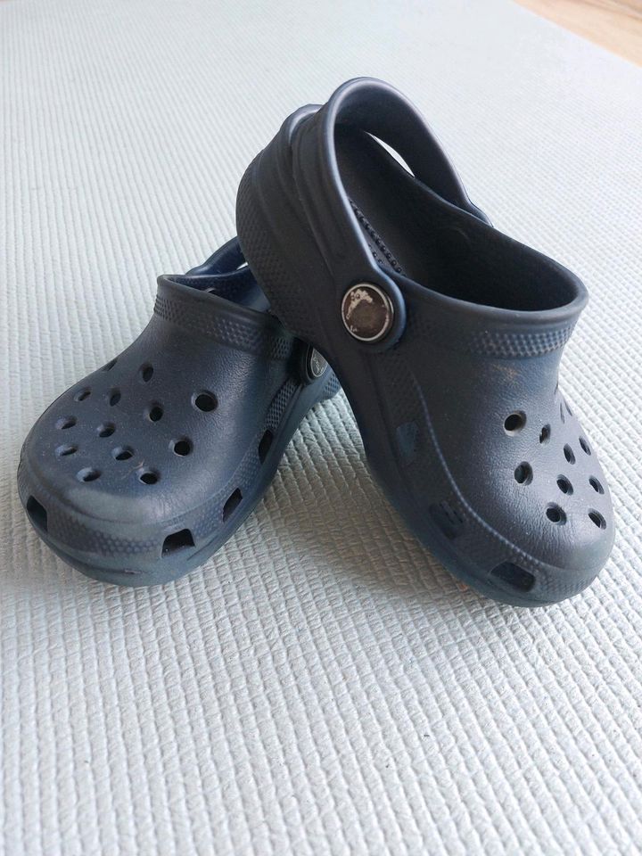 Crocs für Kinder Große 6-7 (EU 22-23) in Reichertshofen