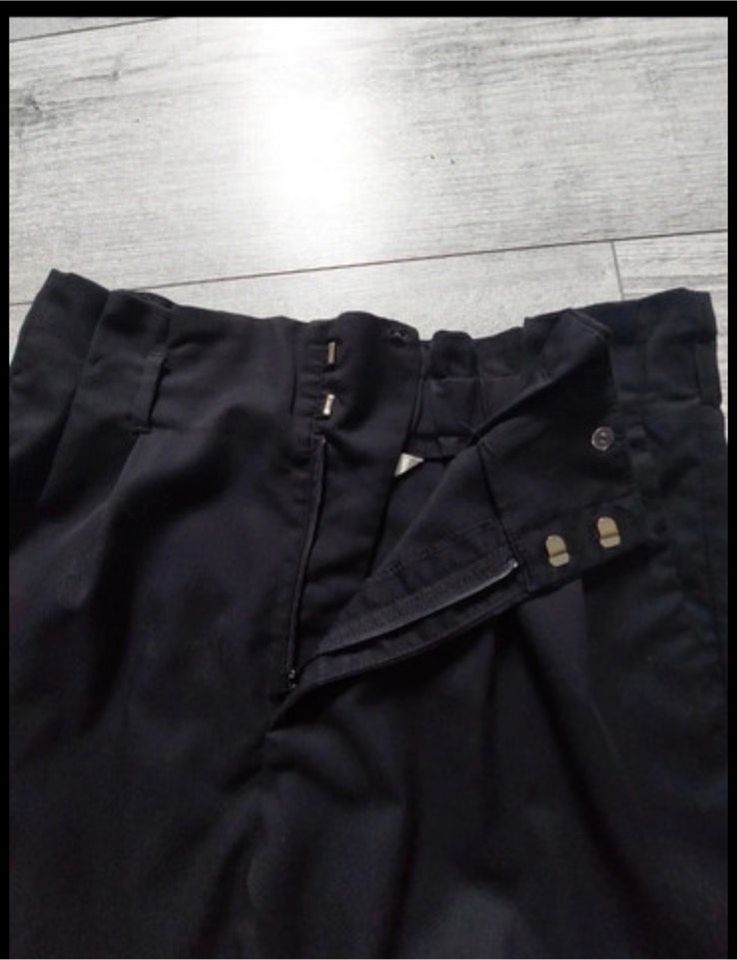 Schwarze Hose aus H&M 46 in Elmshorn