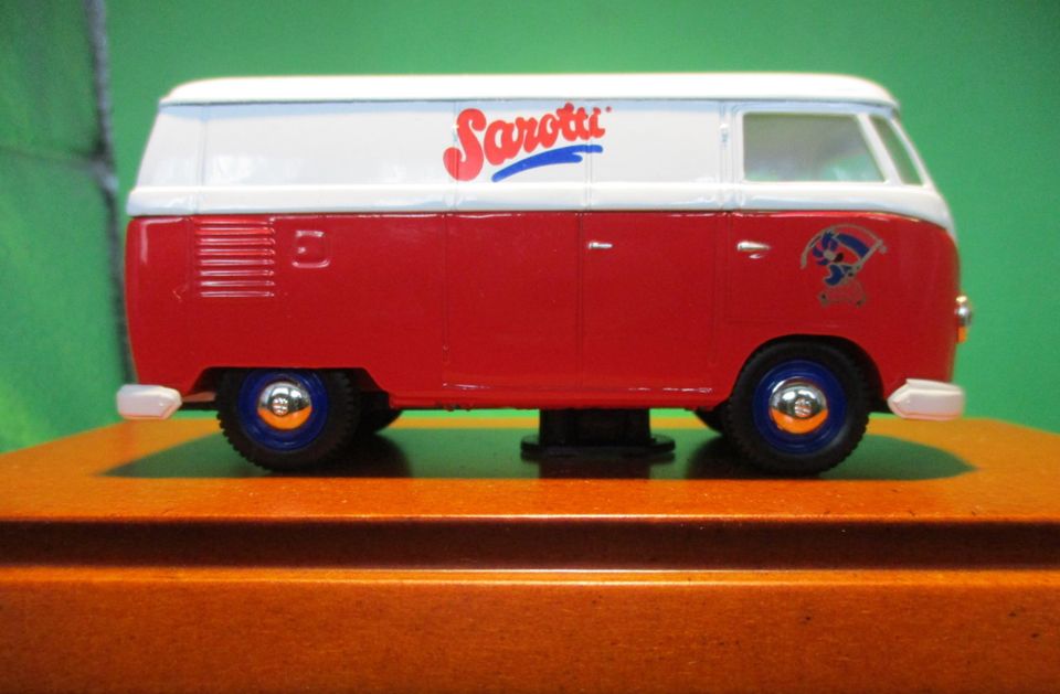 VOLKSWAGEN T1 Transporter Modellauto VITESSE, Sarotti,1:43 in Hermeskeil