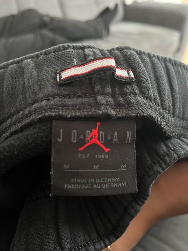 Original Jordan Jogginghose Größe M in Overath