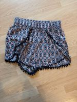 H&M shorts kurze Hose divided Musterhose Hotpants Nordrhein-Westfalen - Hückeswagen Vorschau