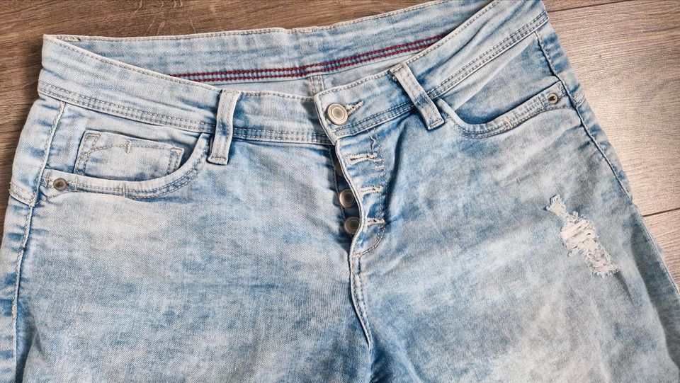 Jeans Shorts hellblau in Duisburg