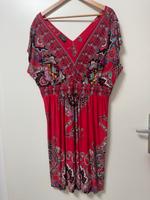Sommer Kleid m. V-Ausschnitt, Rot m. Muster, Gr. XXL, Neuw. Hessen - Trebur Vorschau