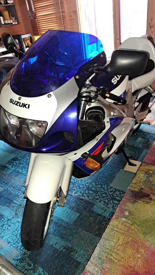 SUZUKI GSXR 600 - ORIGINALZUSTAND, sehr gepflegt, neue Bereifung in Freyburg (Unstrut)