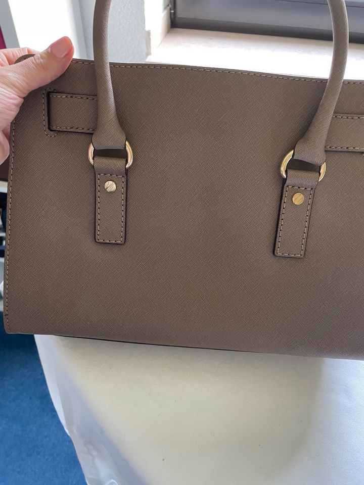 Michael Kors Handtasche top Zustand in der Farbe taupe in Recklinghausen