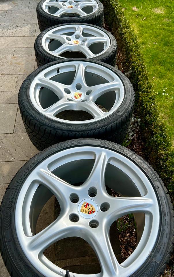 Porsche 911 997 Carrera sport classic C4 4S Felgen 8+11x19 BBS in Bad Oeynhausen
