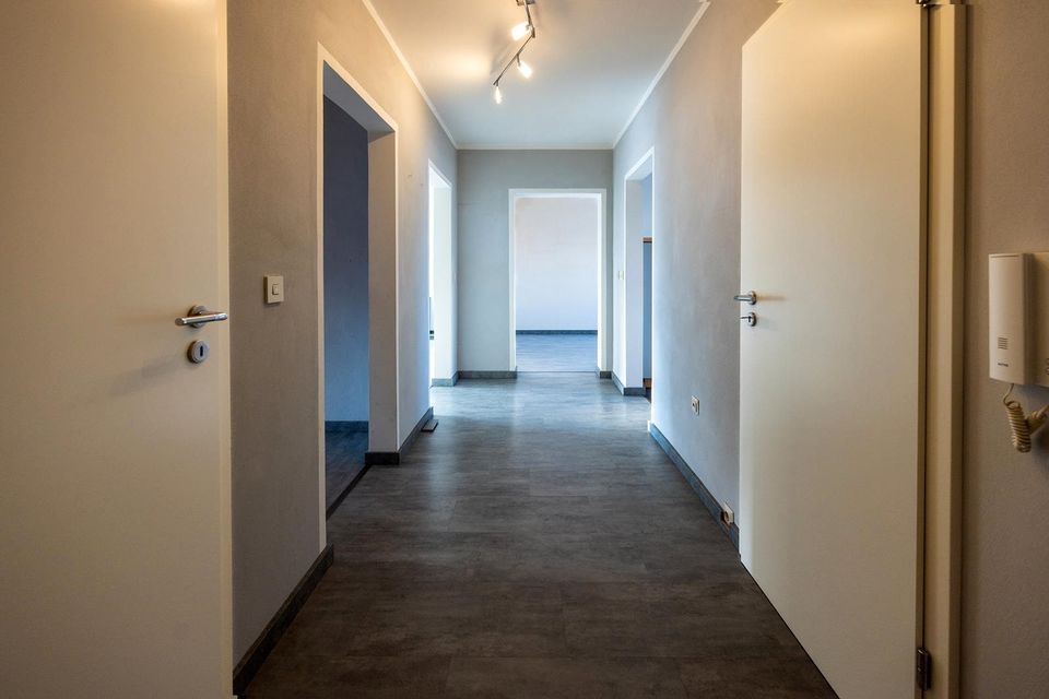 zentrale 3-Zimmer-Wohnung mit Süd-Balkon, Gäste-WC, Fahrstuhl, Tiefgarage in Lüdenscheid