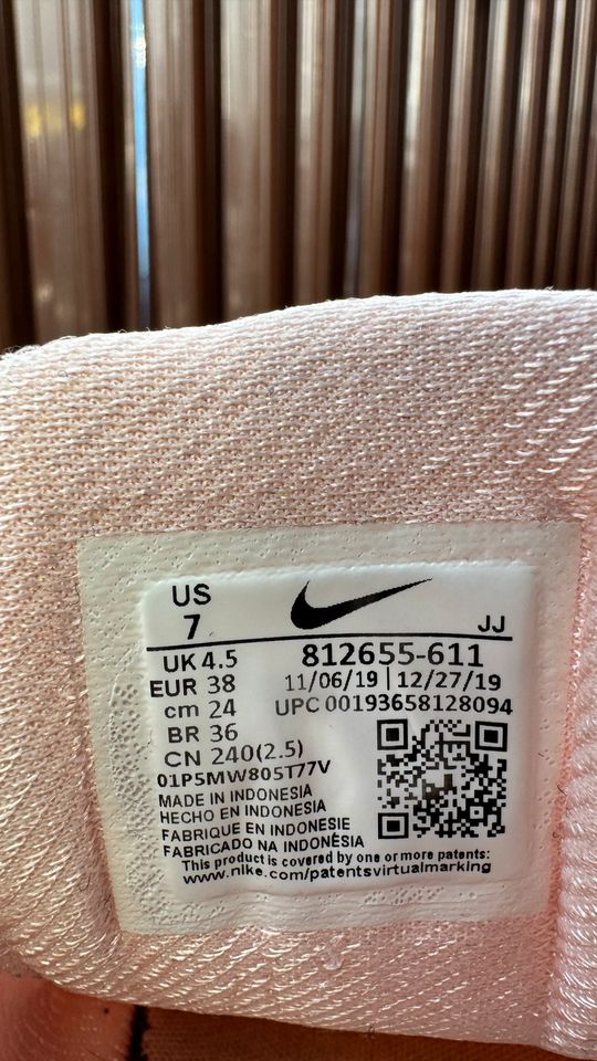 Nike Damenschuhe Größe 38 in Altötting