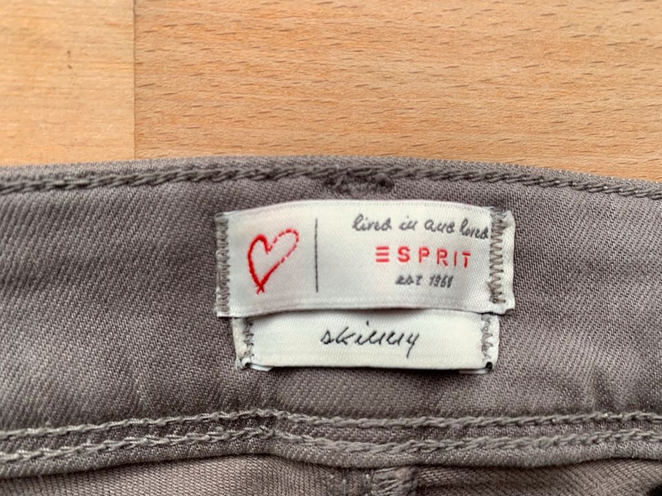 Esprit Jeans Skinny Gr. 34 taupe grau-beige in Bad Füssing