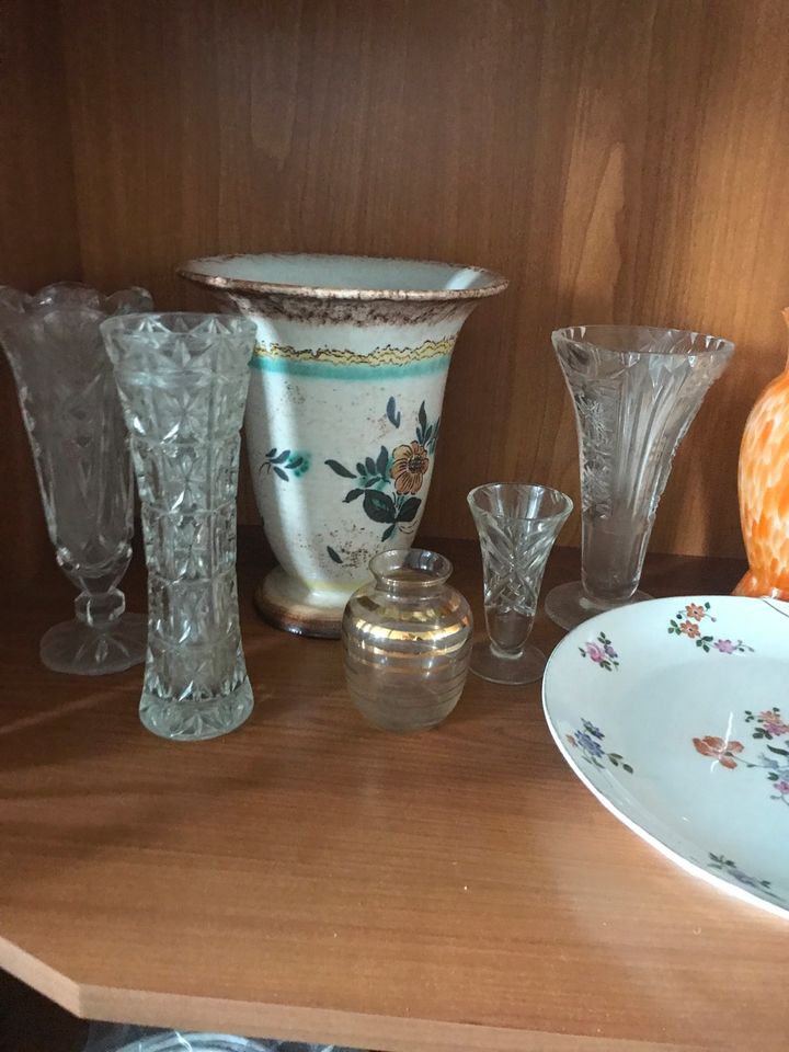 Diverse Gläser und Porzellan, Sammeltassen, Vasen in Dessau-Roßlau