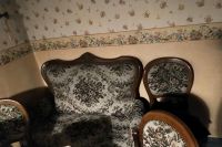 Sofa mit passenden 6 Stühlen Blumenmuster Sachsen - Radebeul Vorschau