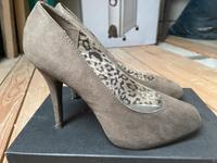 Pumps braun taupe Büro Business neuwertig High Heel 39 Schuhe Brandenburg - Panketal Vorschau