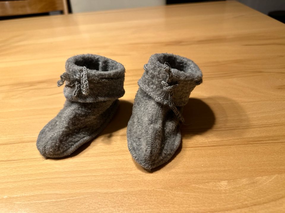 Engel Baby Hausschuhe 2 Wolle Wollfleece 62 68 74 Schuhe Socken in Neuss