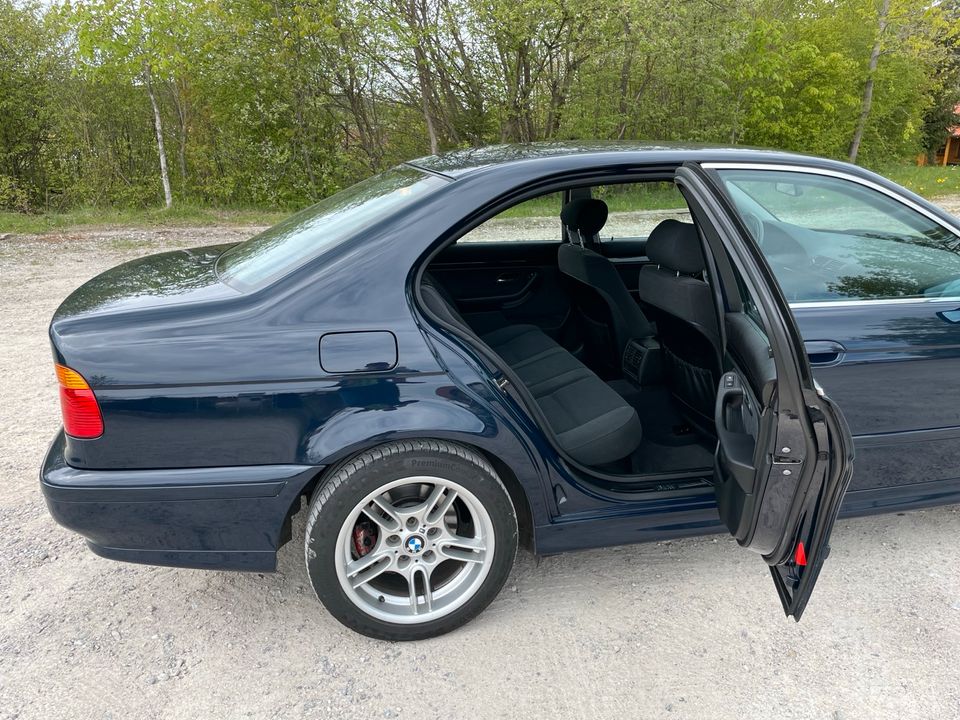 BMW 520i E39 *Top Originalzustand* in Stötten