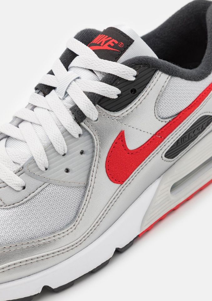 Nike Air Max 90,Photon Dust/University Red.Gr.42,5 Neu mit Karton in Berlin