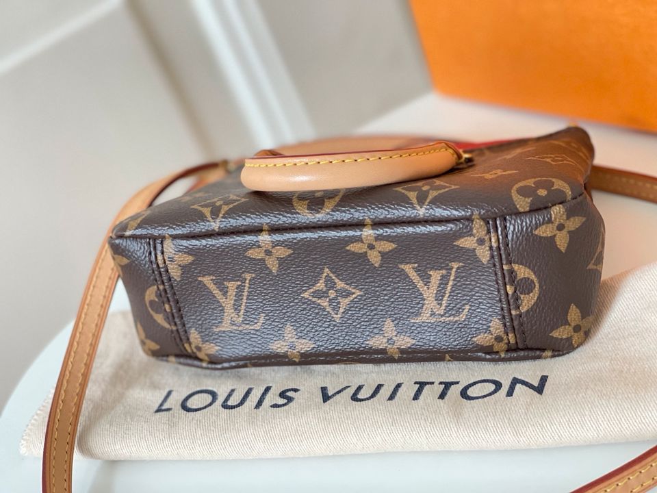 LOUIS VUITTON Nano Pallas Monogram Canvas Cerise Rot in Gießen