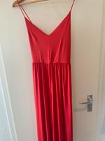 Roter Jumpsuit Düsseldorf - Hassels Vorschau