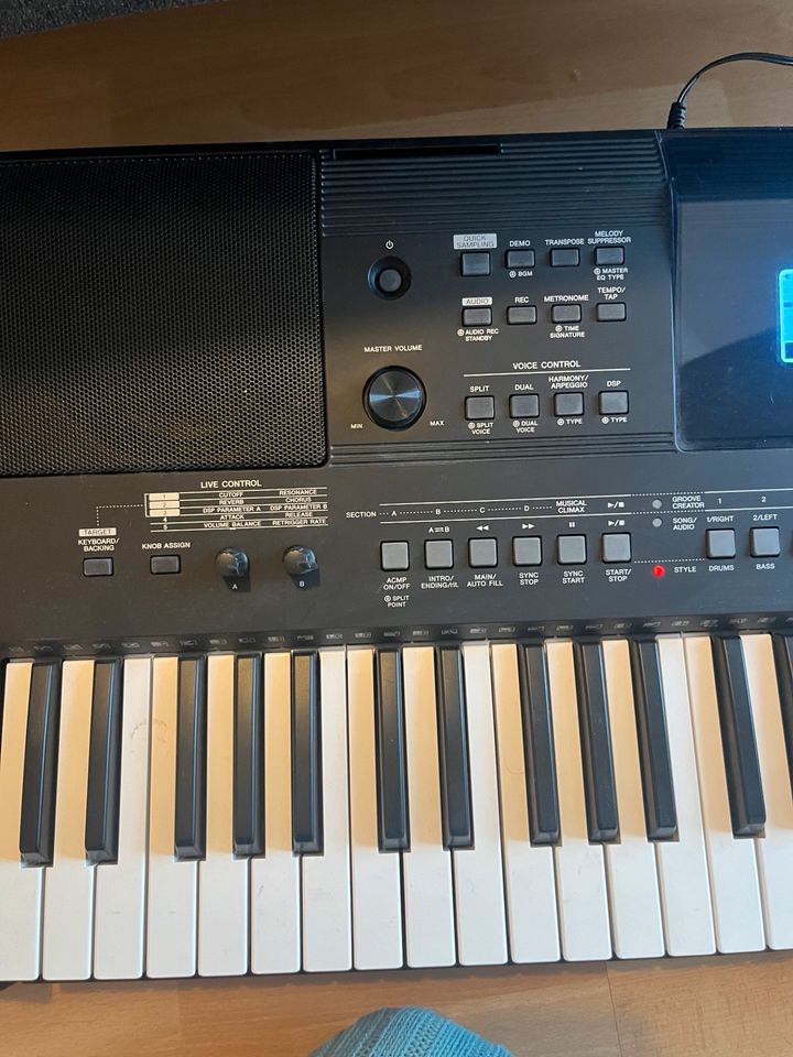 Keyboard Yamaha PSR E463 in Niestetal
