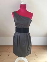 Tolles Kleid mit Gürtel Gr. 36 Pimkie Dresden - Gorbitz-Nord/Neu-Omsewitz Vorschau