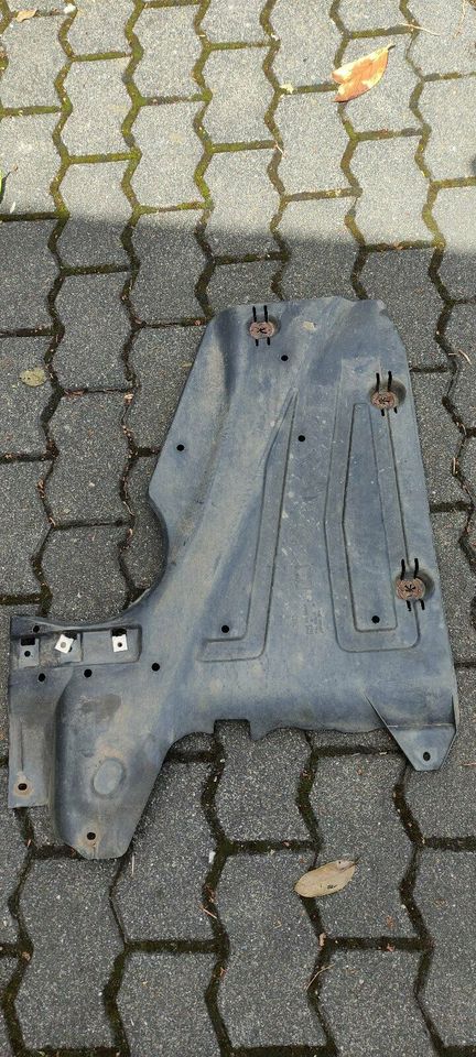 Verkleidung Tank Unterbodenschutz links Audi tt 8N Quattro 3,2 in Vallendar