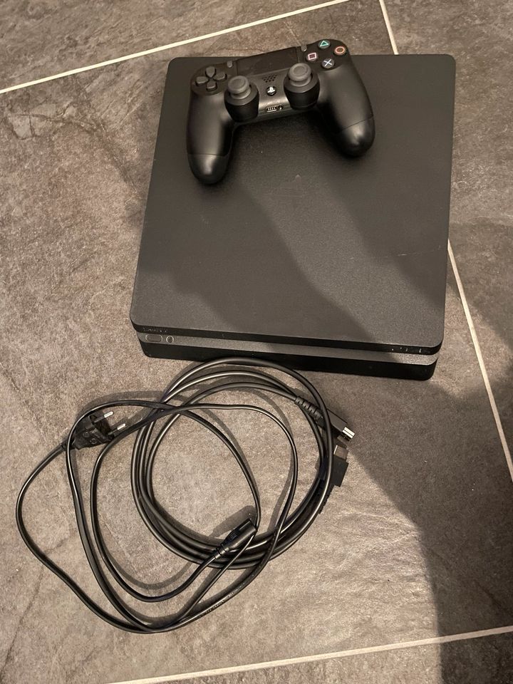 PlayStation 4 Slim, 500GB ps4 in Kronach