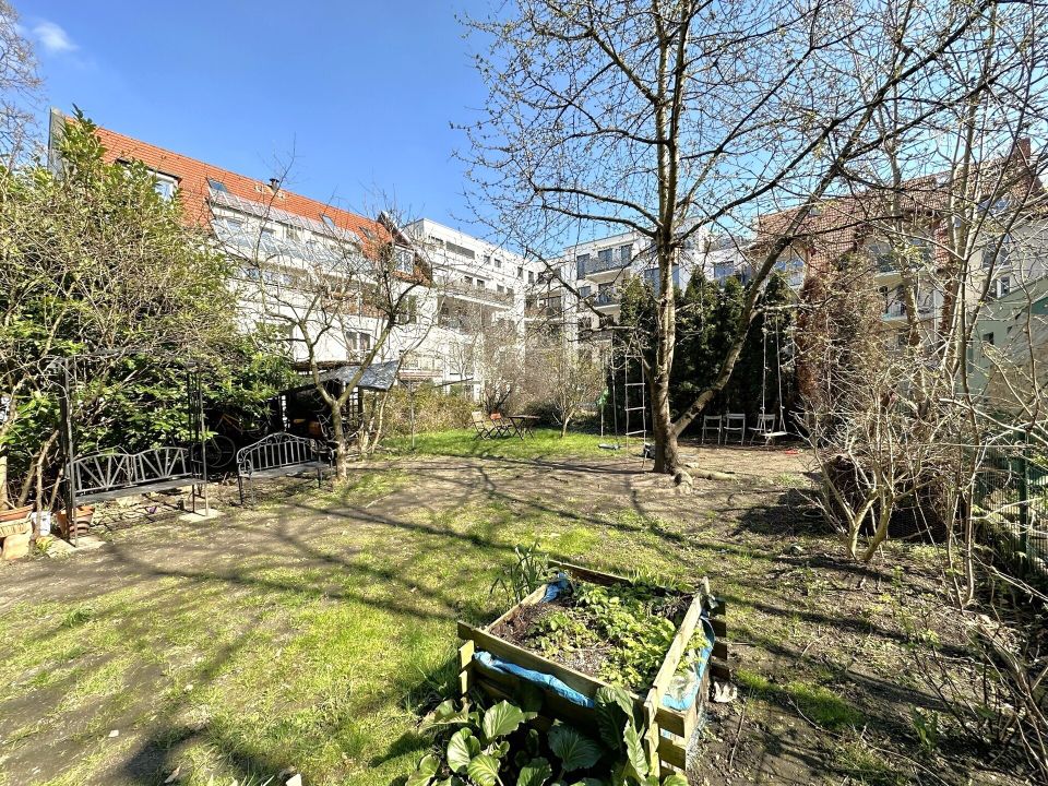 Traumhafte Familienwohnung mit großem Balkon, Terrasse und Gartenanteil - zum Selbstausbau in Leipzig
