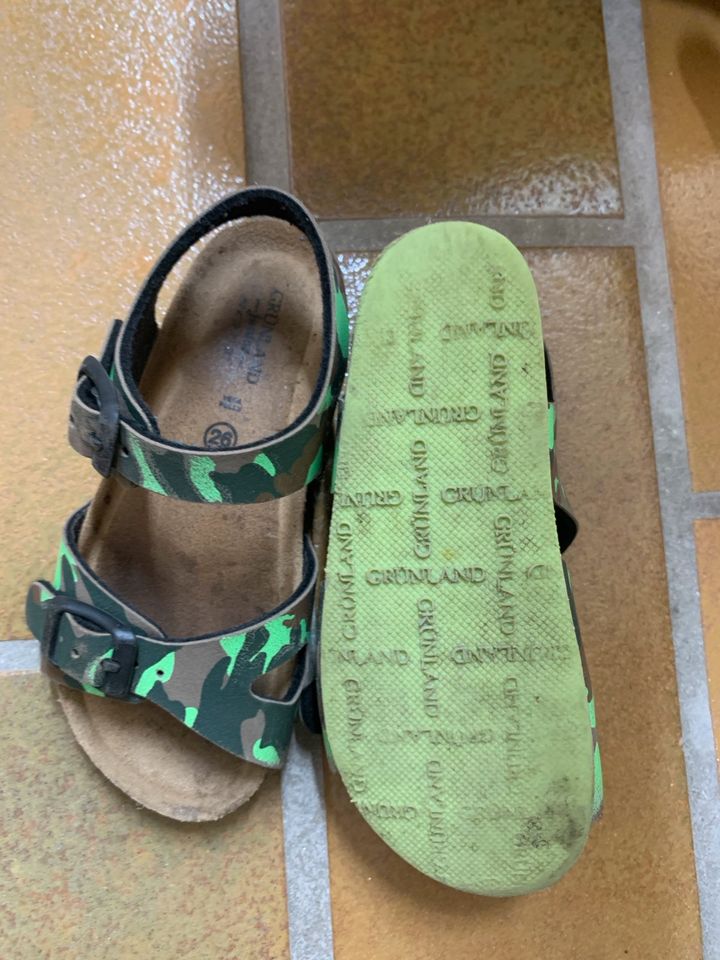 Kinderschuhe Sandalen und Turnschuhe.Verschiedene Größen & Preise in Castrop-Rauxel