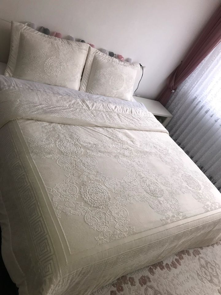 Schlafzimmer Bett von Hülsta 180x200cm in Duisburg