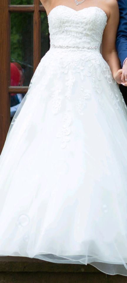 Hochzeitskleid | Brautkleid mit Schleppe | A-Linie | Glitzer in Löhne