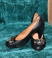 Schwarze Pumps mit Strass von Gabor Gr. 5,5 38,5 Berlin - Lichtenberg Vorschau