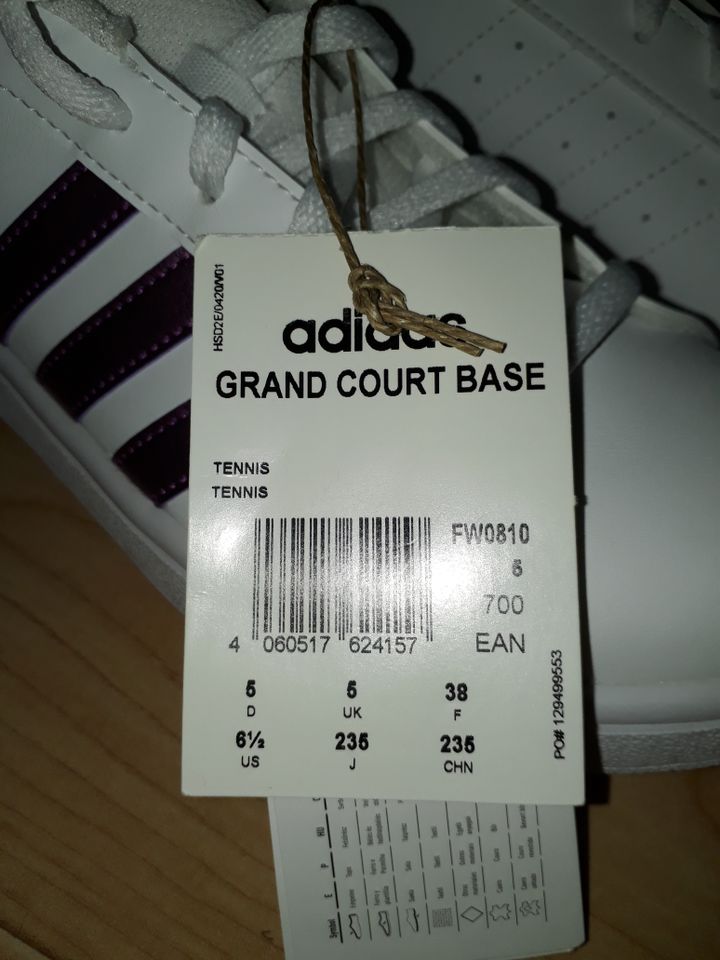 Adidas Sneaker in Borgsdorf