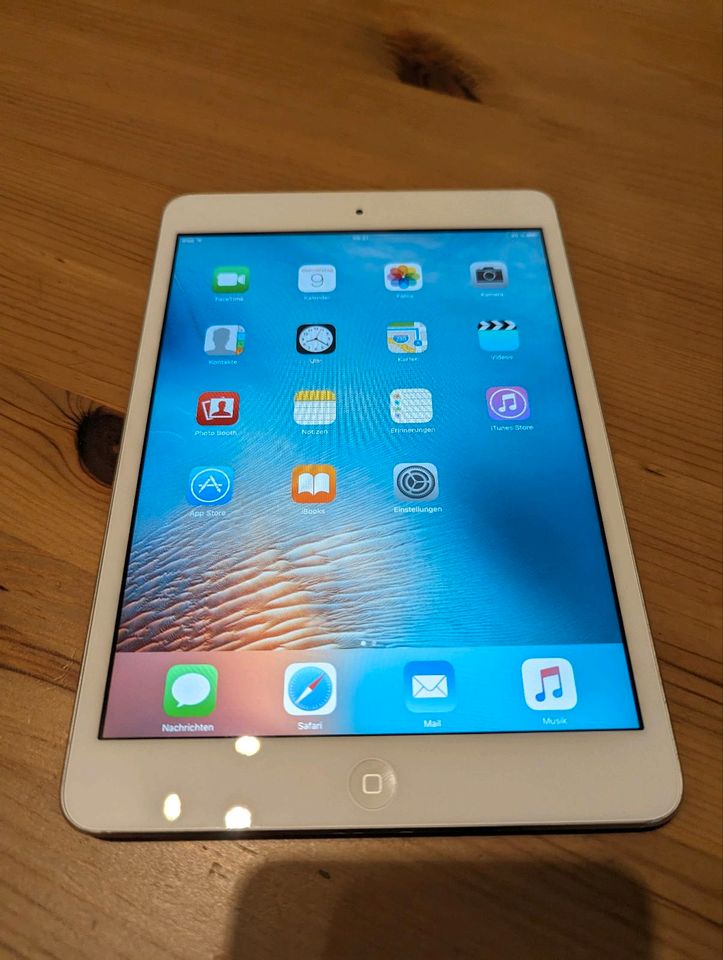 Apple iPad Mini 16GB - 1. Generation in Hachenburg