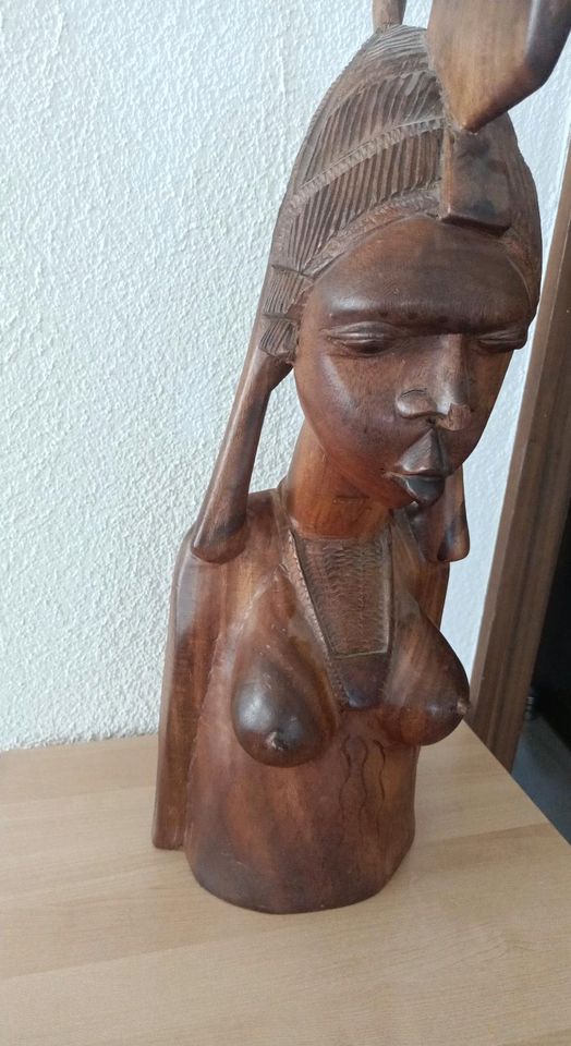 Holzfigur aus Afrika in Achern