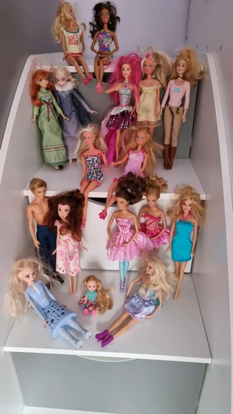 17 Barbie Puppen, gross und klein, Elsa&Hanna und andere in  Nordrhein-Westfalen - Siegburg | Barbie Spielzeug gebraucht kaufen | eBay  Kleinanzeigen ist jetzt Kleinanzeigen