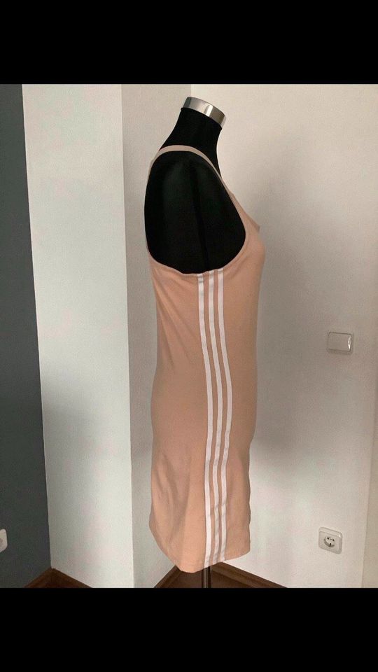 ADIDAS Kleid Sommerkleid Sportkleid mit integrierten BH Gr. S neu in Leipzig