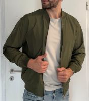 Bomber Jacke Pull & Bear Bomber Jacket Herren Gr. L, Grün Oliv Hessen - Limburg Vorschau