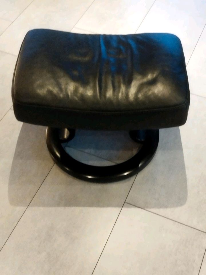 Stressless Sessel mit Hocker in Achern