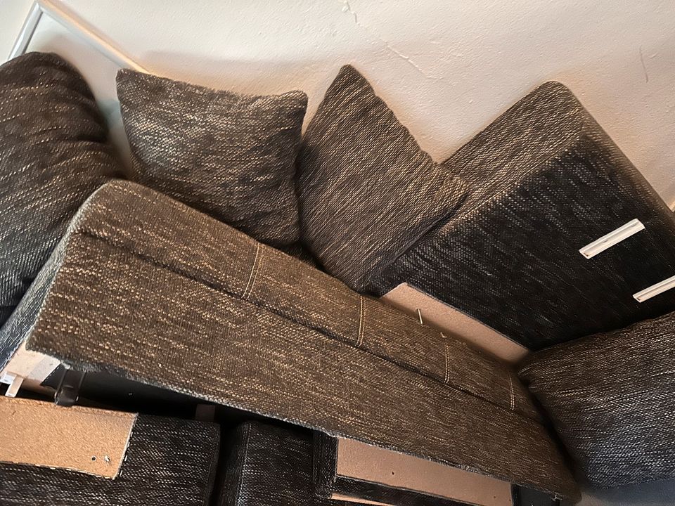 großes Sofa mit Schlaffunktion in Rottenburg am Neckar