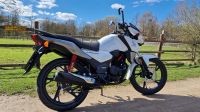 Honda CB125F, weiß-schwarz, Model 22/23, neuwertig Obervieland - Habenhausen Vorschau