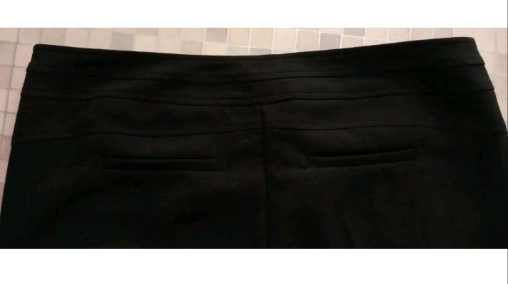 Damen-Hose mit Bügelfalten, Gr. 44, schwarz, gerades Bein in Bremen