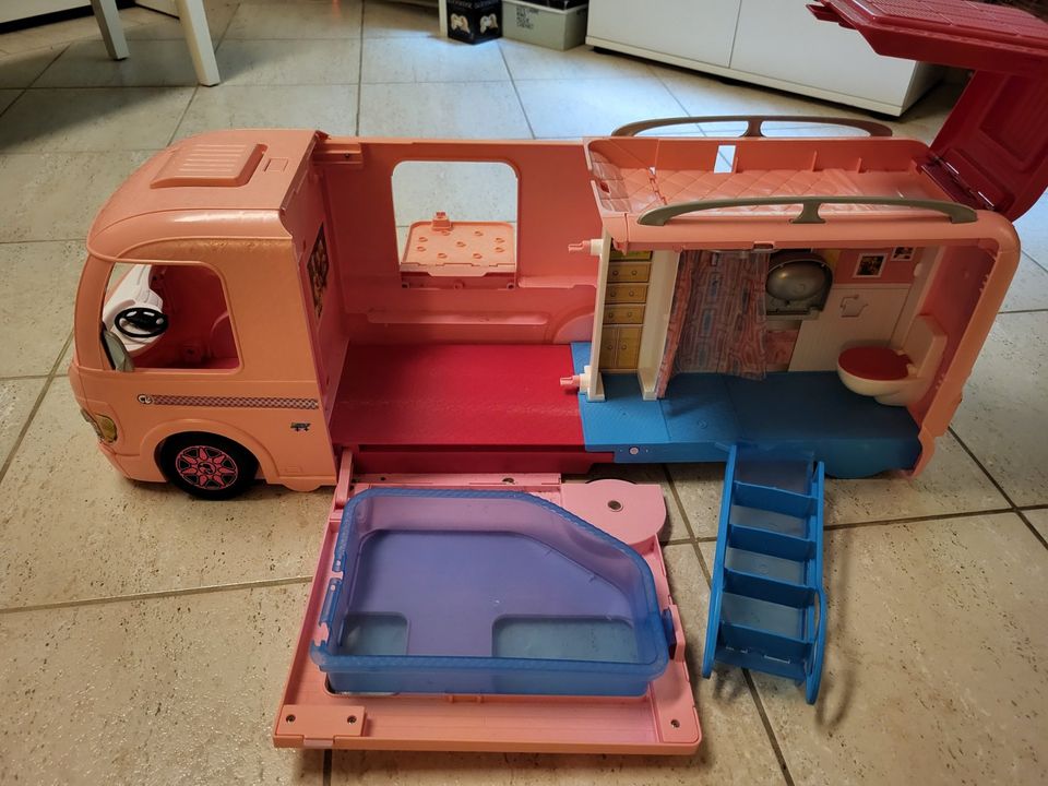 Barbie Spielzeug-Auto DreamCamper Wohnmobil in Berlin
