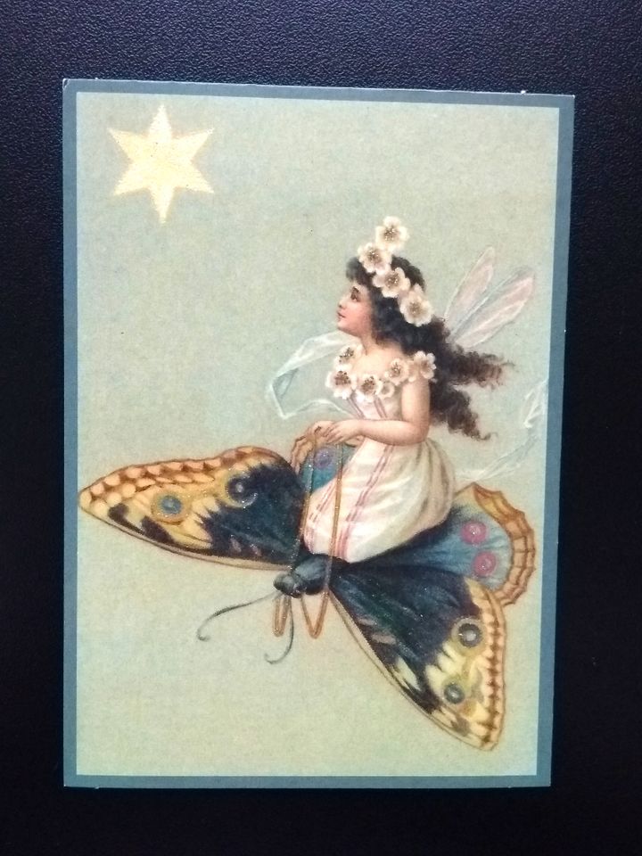 Retro Postkarte Mädchen auf Schmetterling Nostalgie Bild  14,8 x in Fischbach
