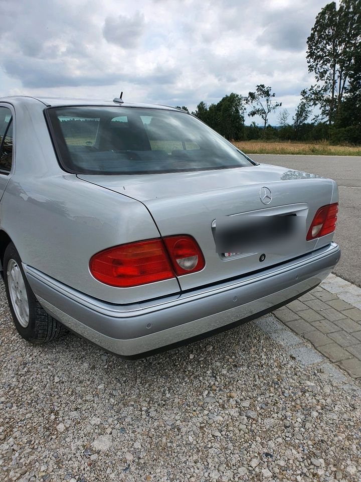 Mercedes E-Klasse W210 |  Sammler | Kein Rost! in Rudelzhausen