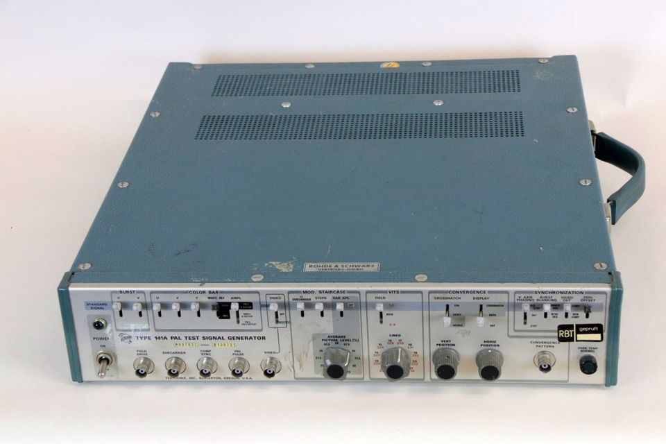 Farbgenerator, PAL; Hersteller: Tektronix; Typ: 141A 320478-20 in Weilrod 