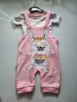 Neu - Baby T-Shirt und Latzhose Frankfurt am Main - Ostend Vorschau