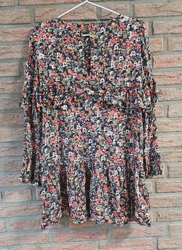 Zara Kleid Minikleid Tunika Rüschen Blumen Trompetenärmel M 38 in Dormagen