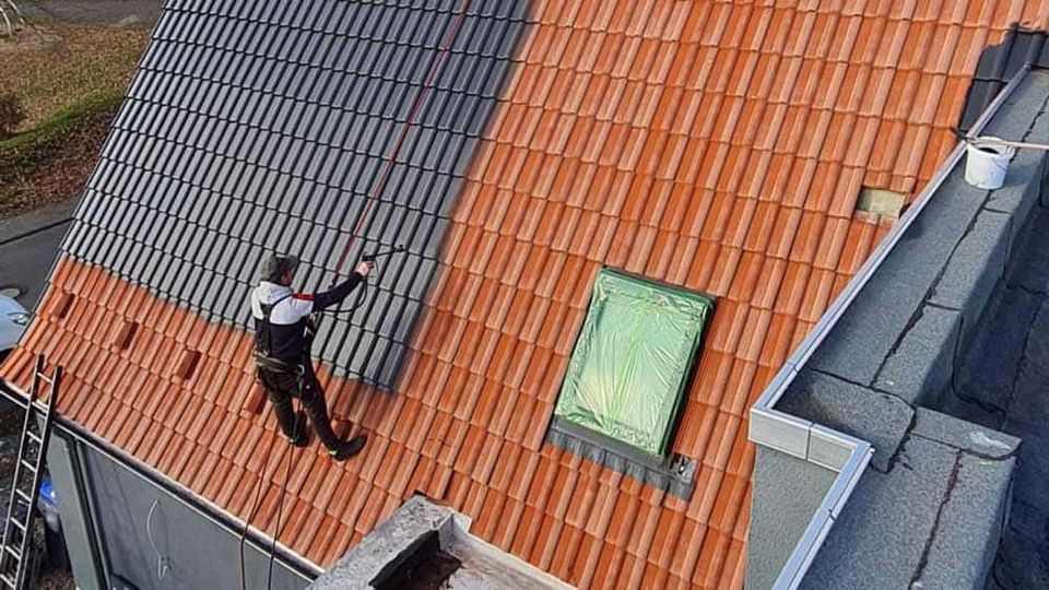 Dachreinigung und Beschichtung in ihrer Farbe von Profis in Bad Nauheim