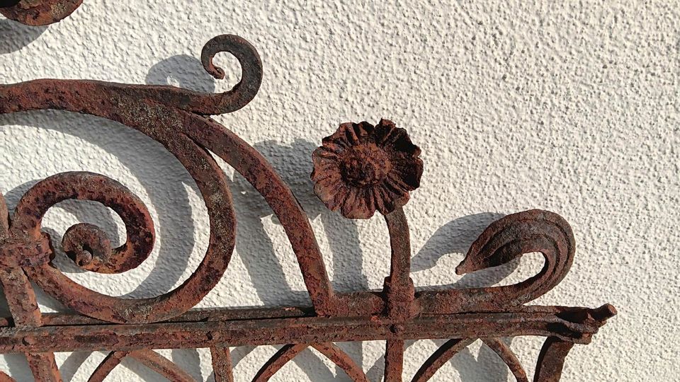 Tor Tür Zaun geschmiedet alt antik rostig schmiedeeisen in Mindelheim