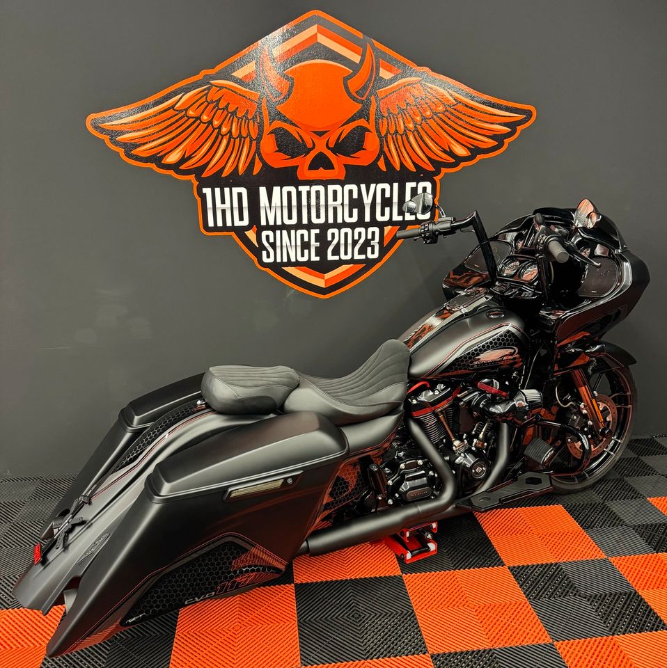 Harley Davidson Road Glide CVO 117 Bagger „Screamin Eagle“ in Birkenfeld